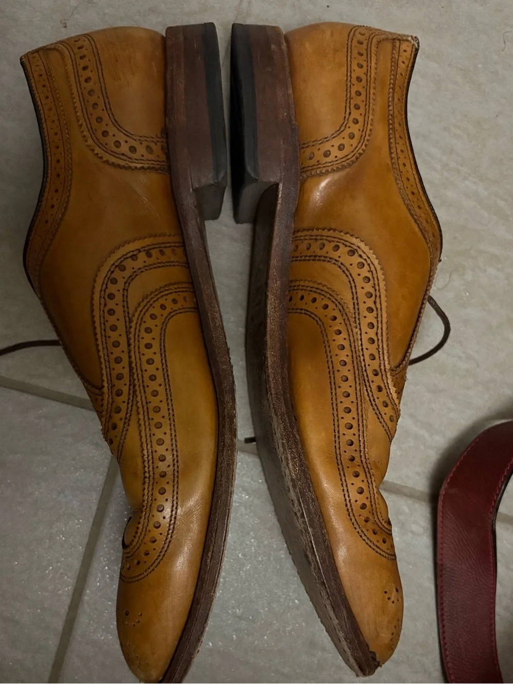 Allen  Men's Tan Leather Wingtip Brogues - Black Classic Dress Shoes